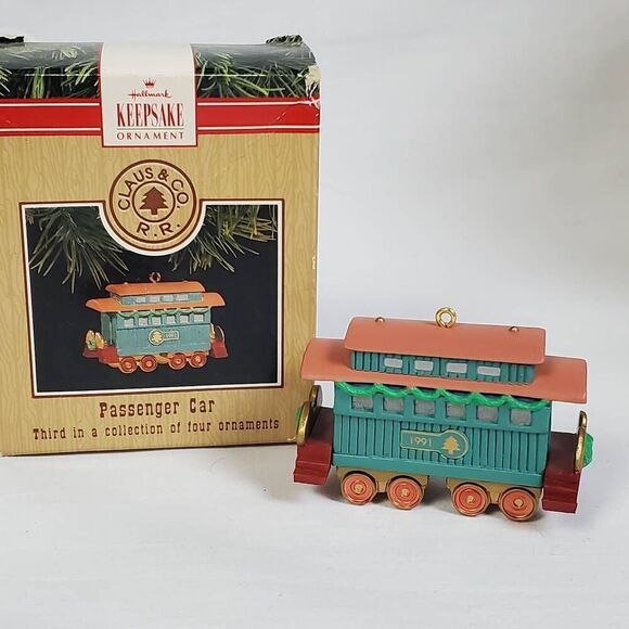 1991 Hallmark Keepsake Ornament Claus & Co. Railroad Passenger Car 3rd in Series - Picture 1 of 6